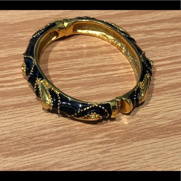 Black and Gold Bangle Clasp Bracelet - Picture 2 of 10